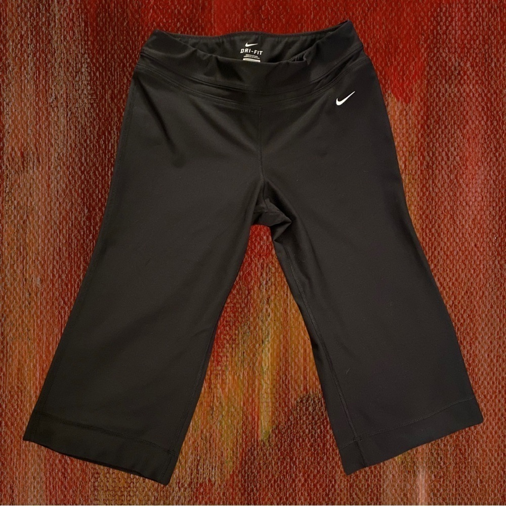 NIKE Women’s Cropped Performance Leggings